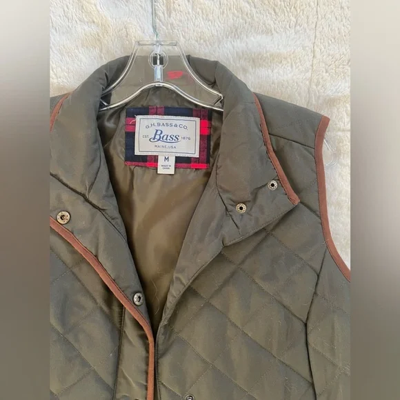 G.H. Bass & Co Hunter Green Quilted Vest - Picture 2 of 9